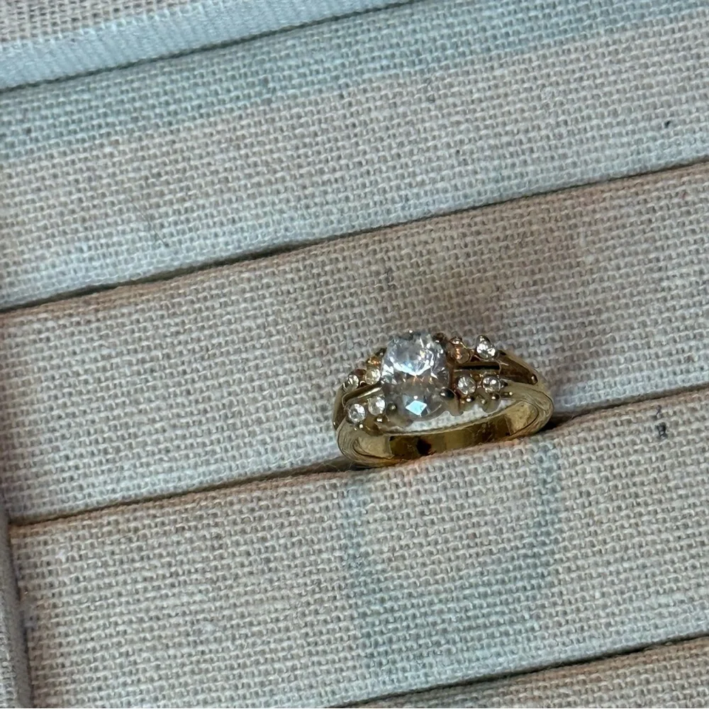 Gold Ring - Picture 8 of 11